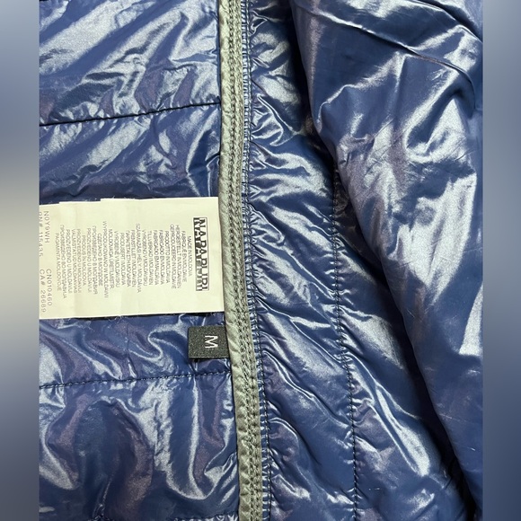 Napapijri Lightweight Packable Jacket Size Medium - Picture 7 of 7